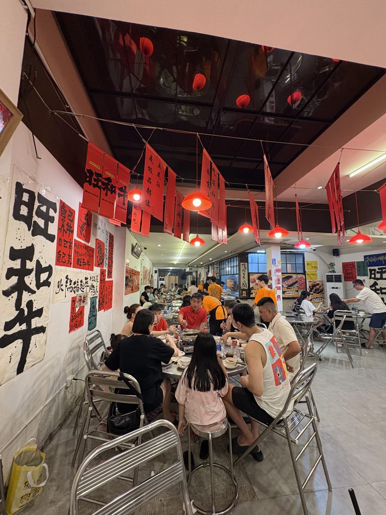 ダナンの牛肉火鍋店 WangHeNiu の店内