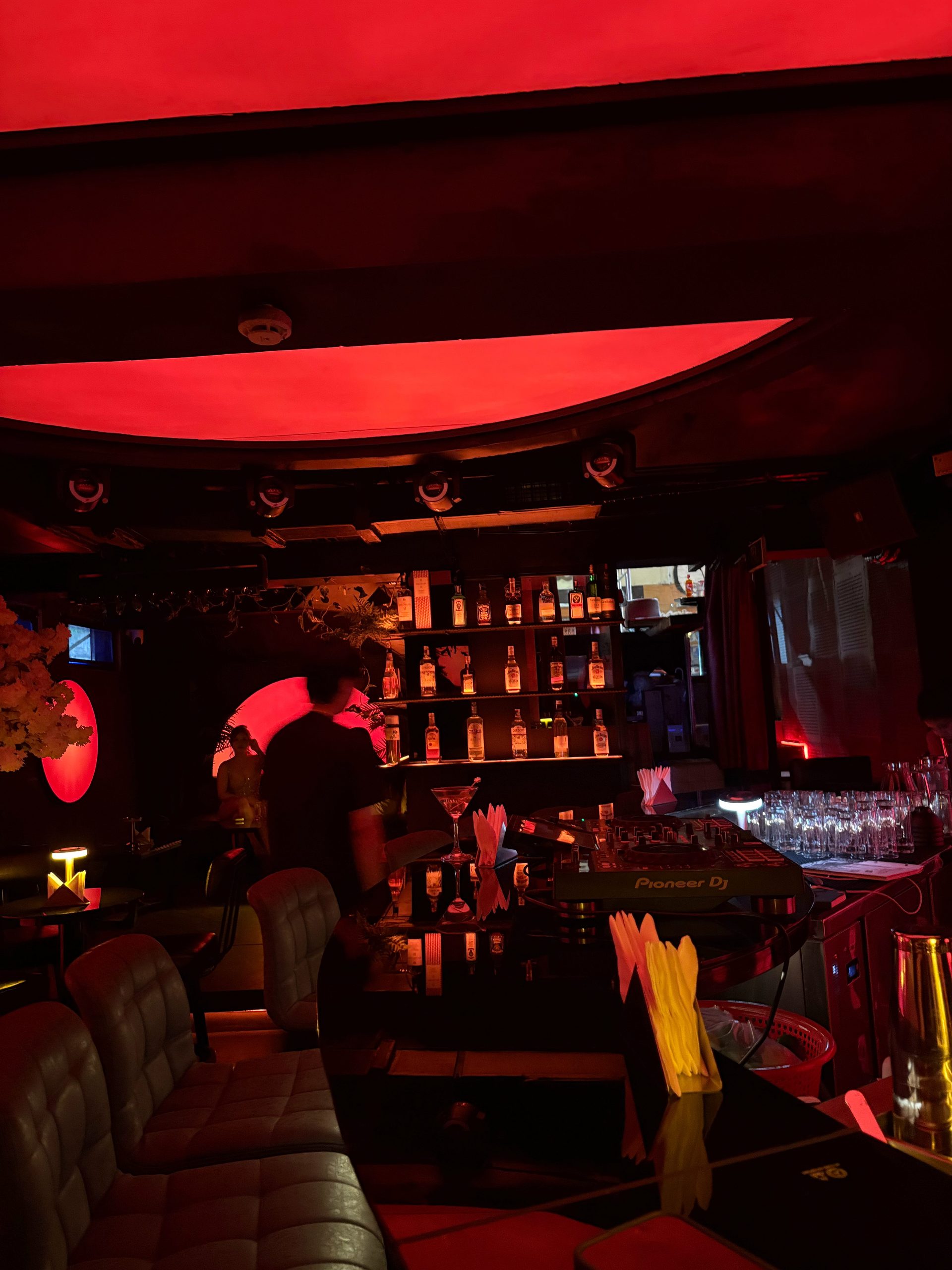 ダナンの地下バー Kết Underground の店内