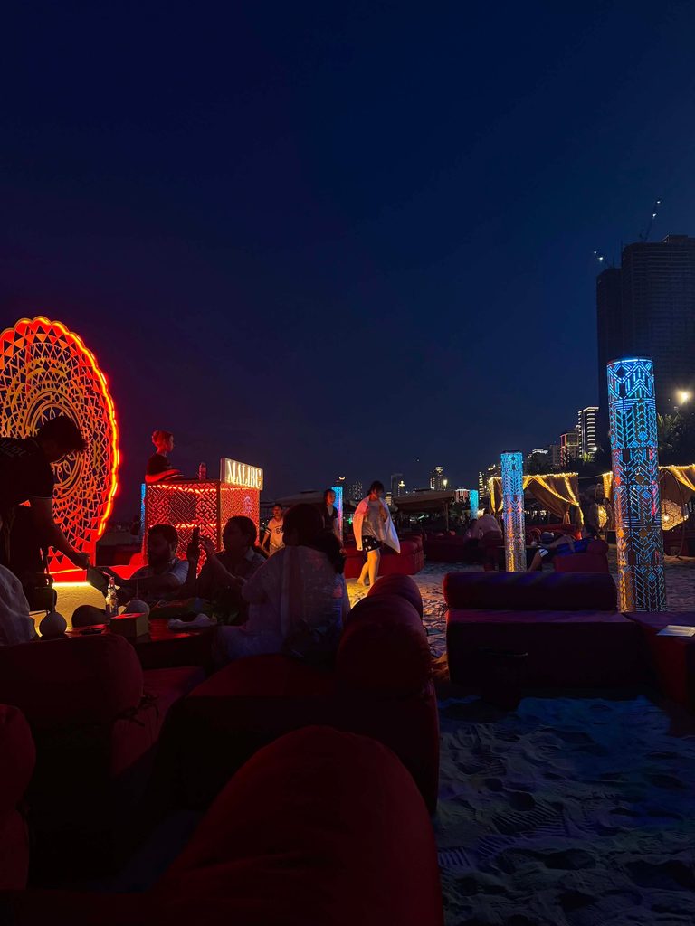 ダナンのMalibu Beach Clubの夜の雰囲気