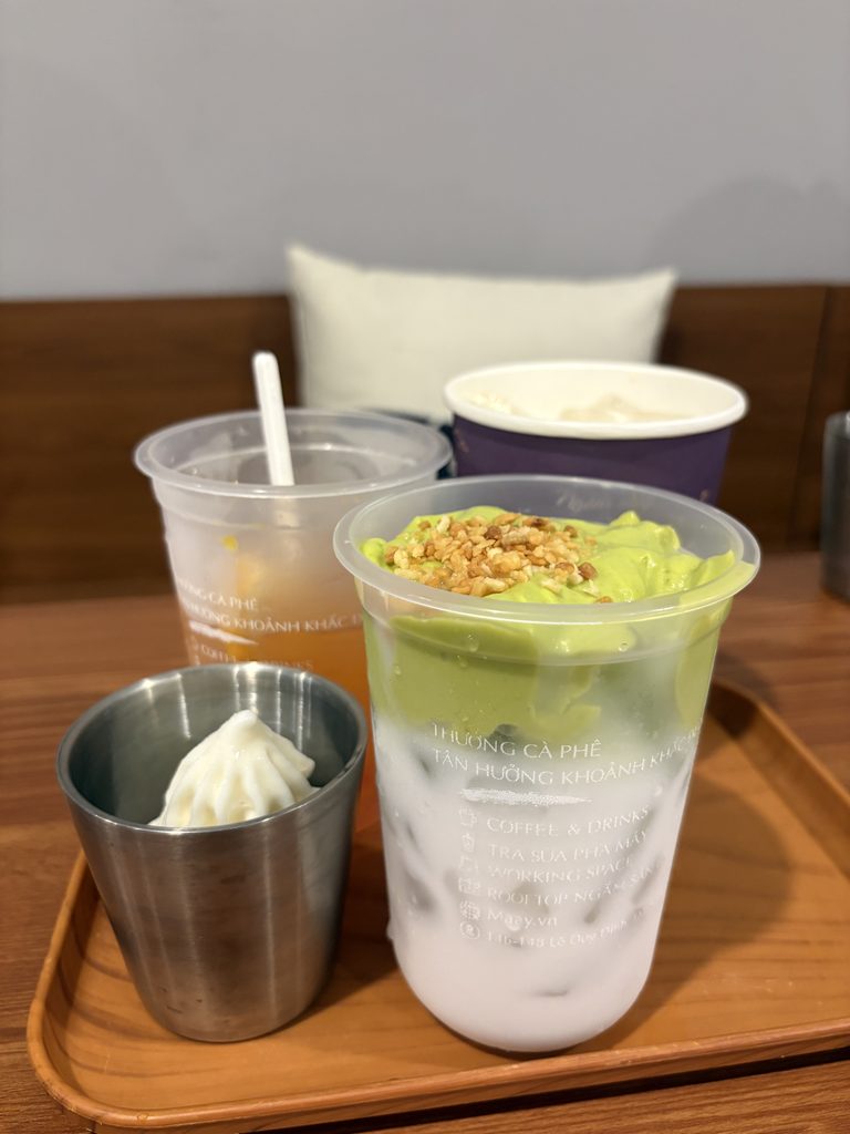 MAAY Coffeeのドリンクとデザート