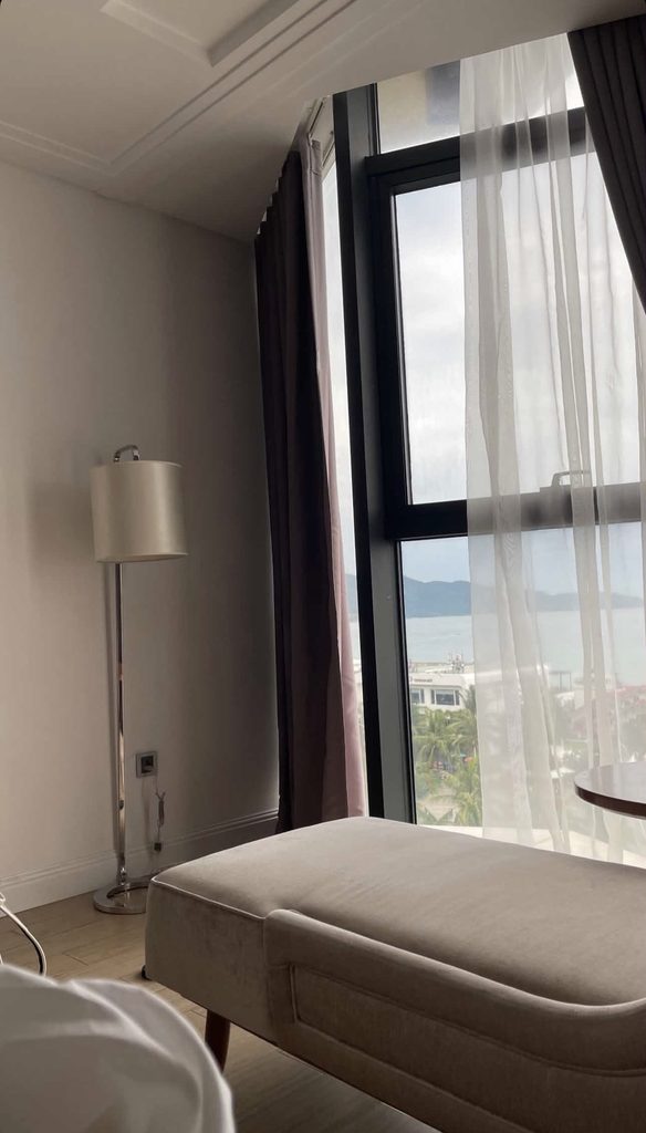 Paris Deli Danang Beach Hotelの客室から見たミーケービーチ
