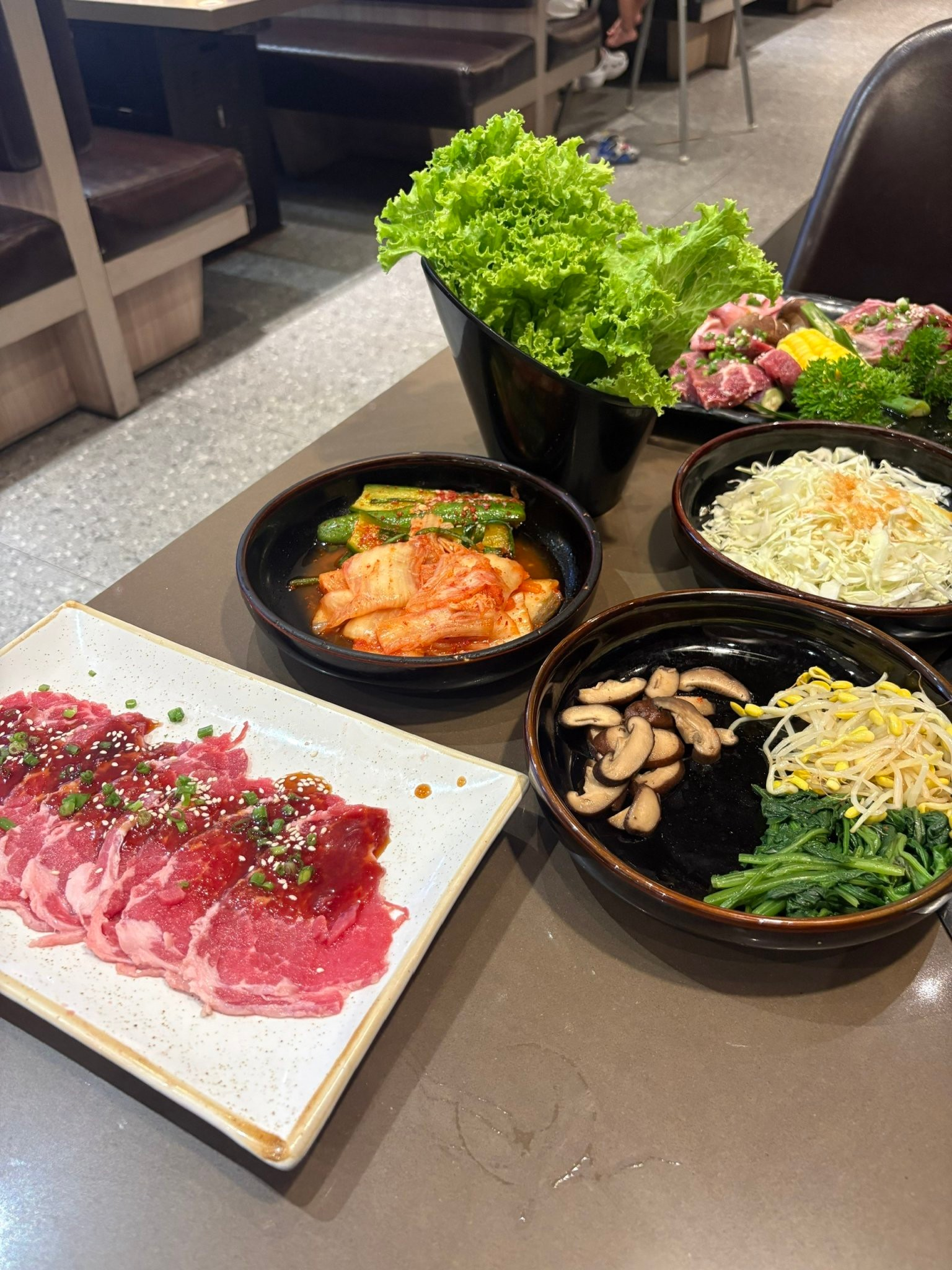 ダナンのVincom Plaza内にある焼肉店のテーブル