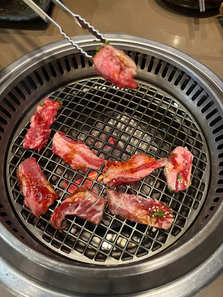 ダナンの安い焼肉店SUMO Yakiniku Vincom Da Nangの2人用焼肉コンボ