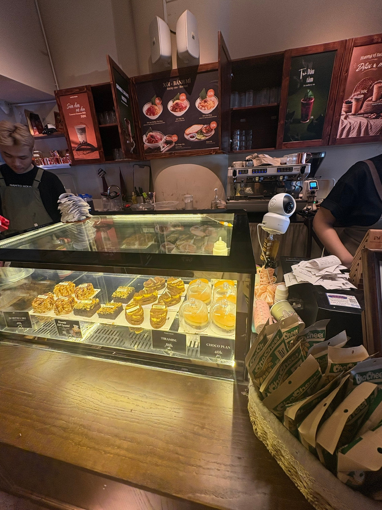 NAMTO HOUSE Bạch Đằngの広くておしゃれな店内
