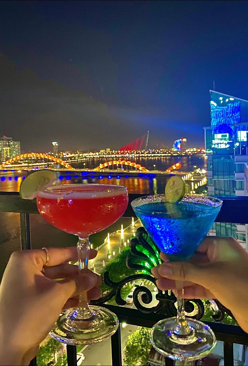 ホテル屋上から見たハン川の夜景とドラゴンブリッジ