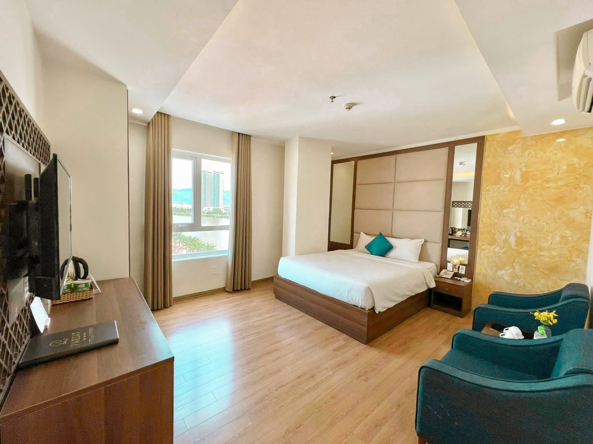 ハン川に面したPariat River Front Hotelの客室
